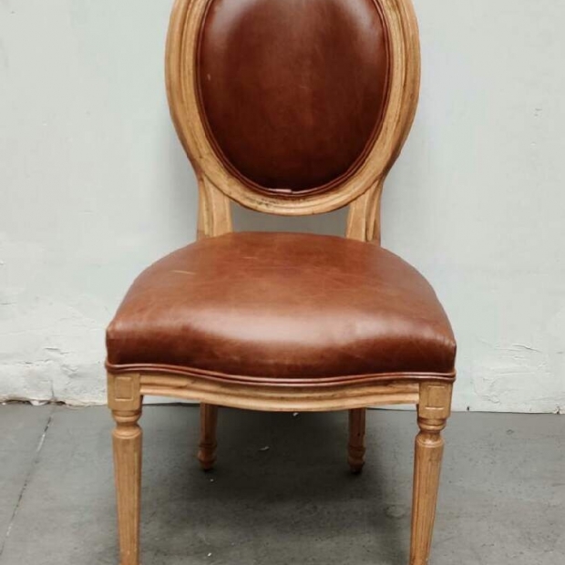 Chaise médaillon cuir marron